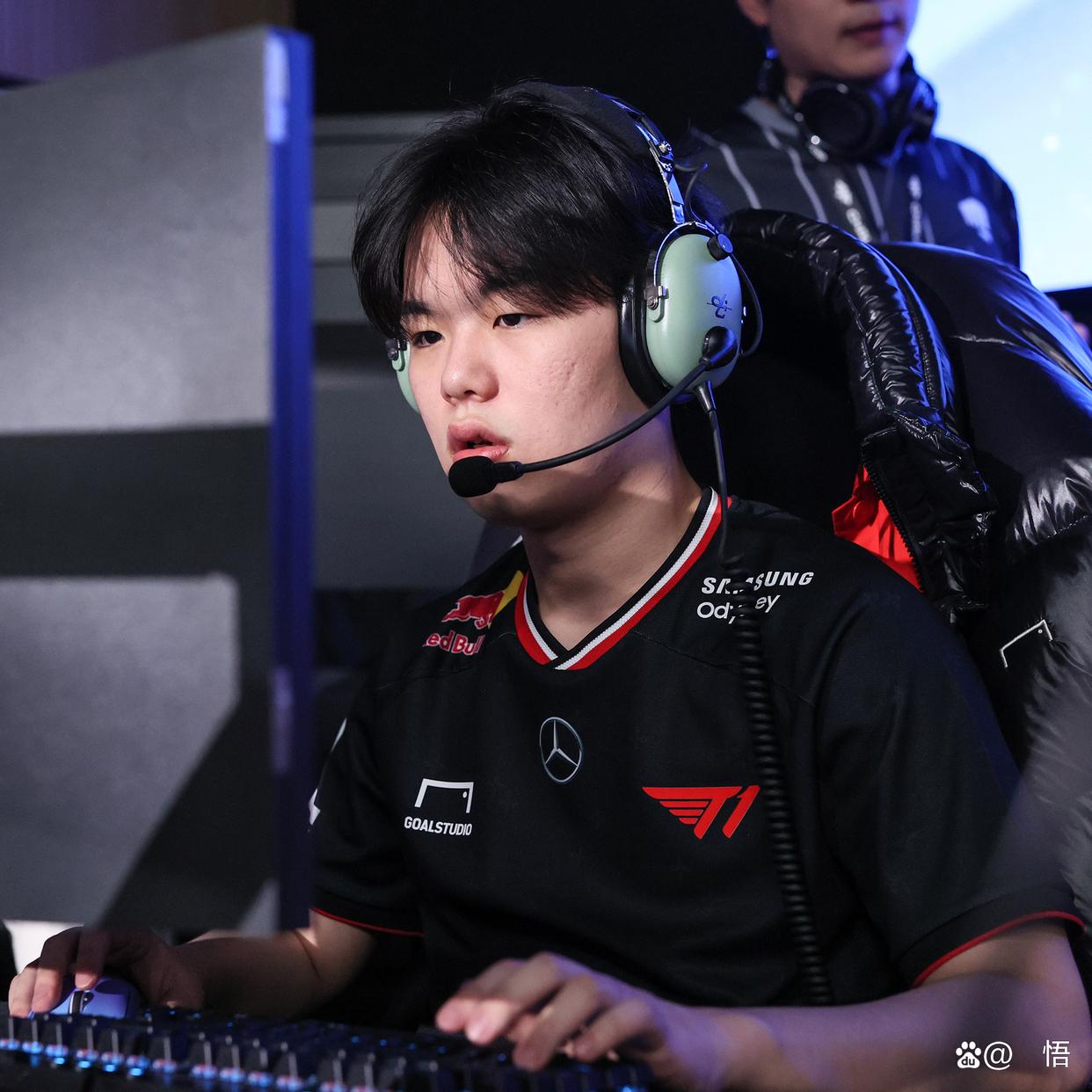 开云体育登录-BLG血洗T1，Ruler团战一打五顶尖较量八强赛，强势挺进下一轮