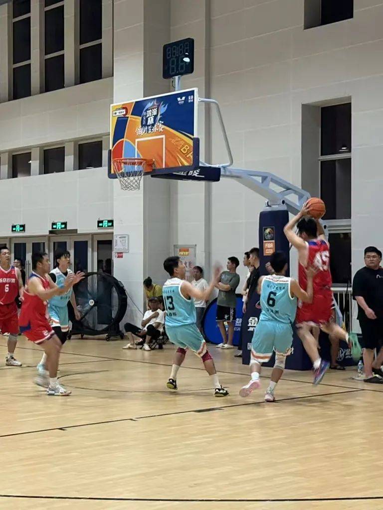 V5险胜TL，Clid关键团战开团秒人激烈交锋四强赛，点燃全场激情