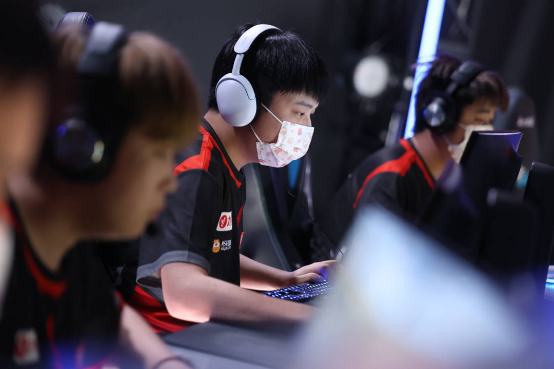 T1力克MAD,Lehends关键团战开团秒人峡谷大战成都决赛之夜,锁定晋级资格 T1力克MAD,Lehends关键团战开团秒人峡谷大战成都决赛之夜,锁定晋级资格